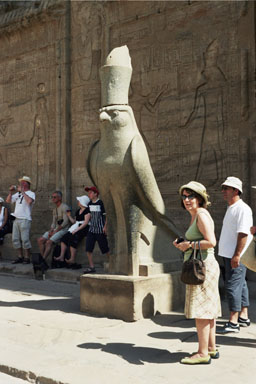  l'entre le dieu faucon Horus 